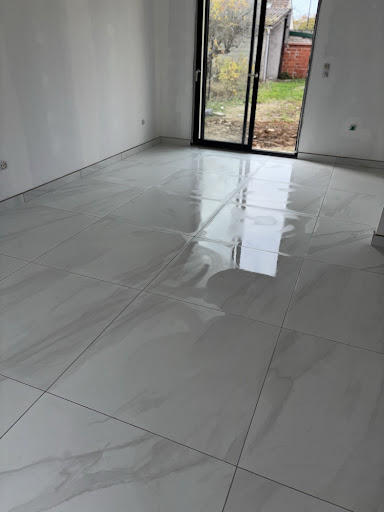 Carrelage blanc brillant